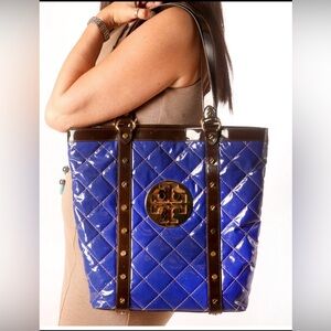Tory Burch Betty Quilted Tote Bag Navy Gold Logo Patent Leather $395 Retail